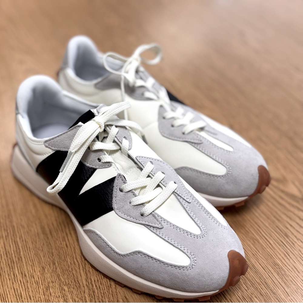 New Balance 327 moonbeam outerspace, size 9.5